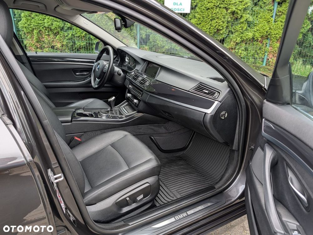 BMW Seria 5 520d Sport Line - 22