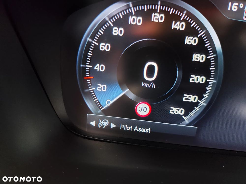 Volvo V60 B4 D Momentum Pro - 30