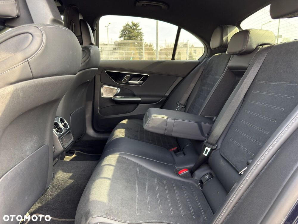 Mercedes-Benz Klasa C 200 mHEV 4-Matic AMG - 25