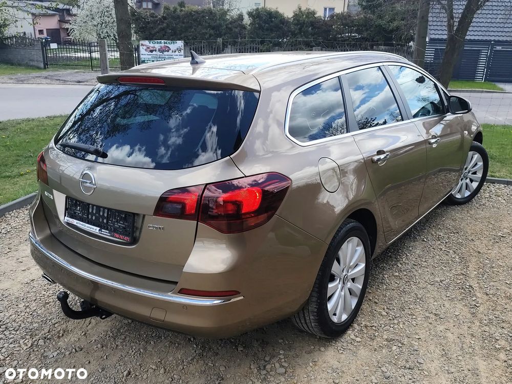 Opel Astra 2.0 CDTI DPF SportsTourer Style - 4