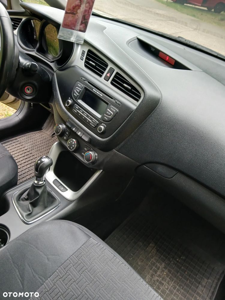 Kia Ceed - 11