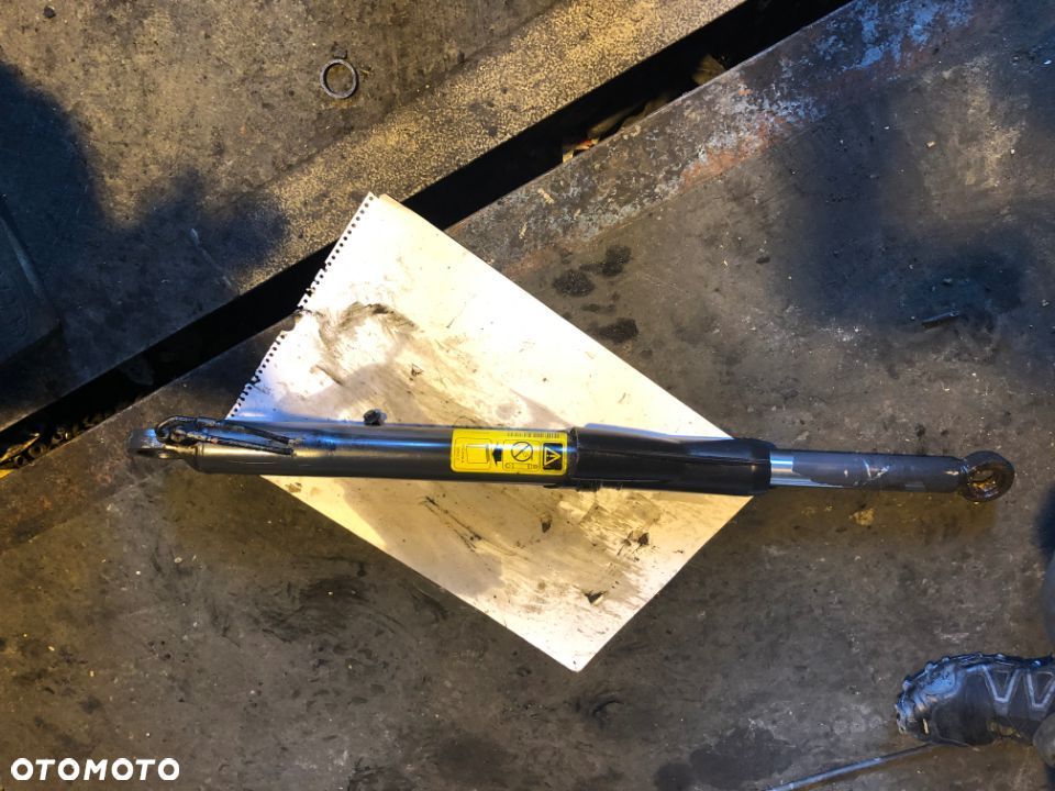 SIŁOWNIK PODNOSZENIA KABINY SCANIA R 1720925 - 1