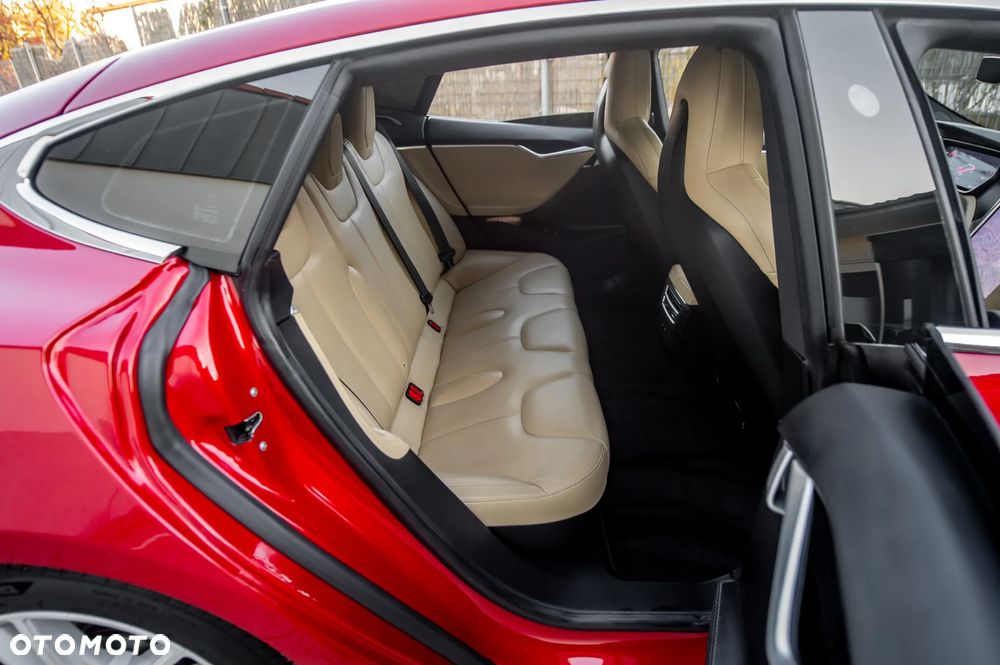 Tesla Model S - 22