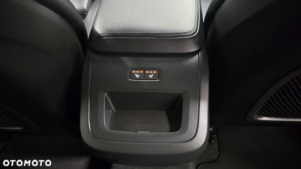 Volvo XC 60 B4 D AWD Ultimate Dark - 18