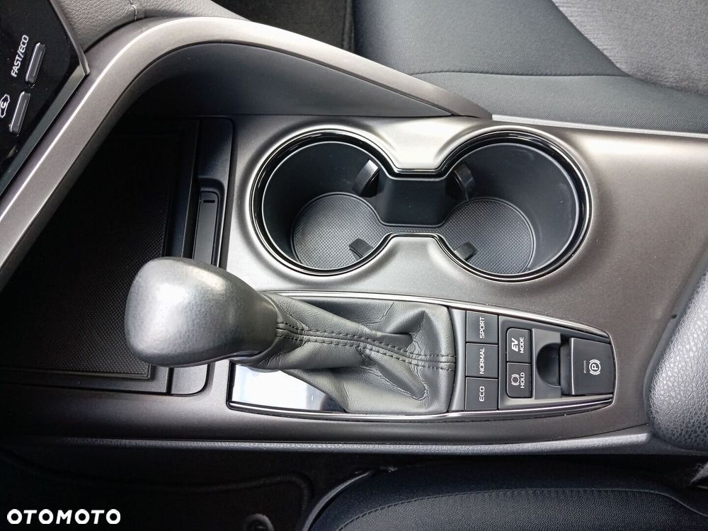 Toyota Camry 2.5 Hybrid Comfort CVT - 18