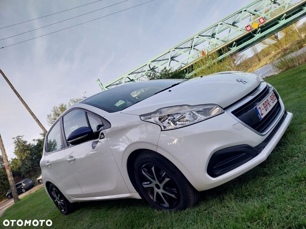 Peugeot 208 - 1