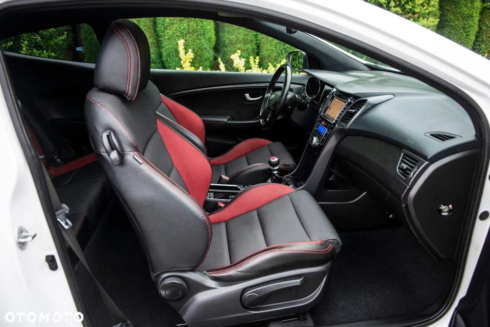 Hyundai i30 1.6 T GDI Turbo - 32