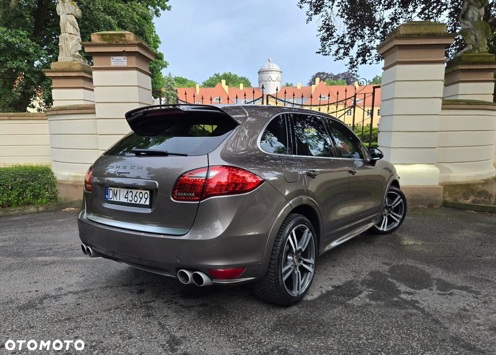 Porsche Cayenne - 4