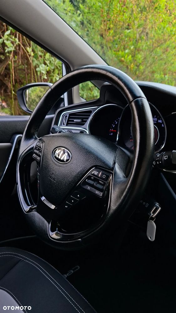 Kia Ceed 1.6 CRDi 136 ISG Dream-Team Edition - 17