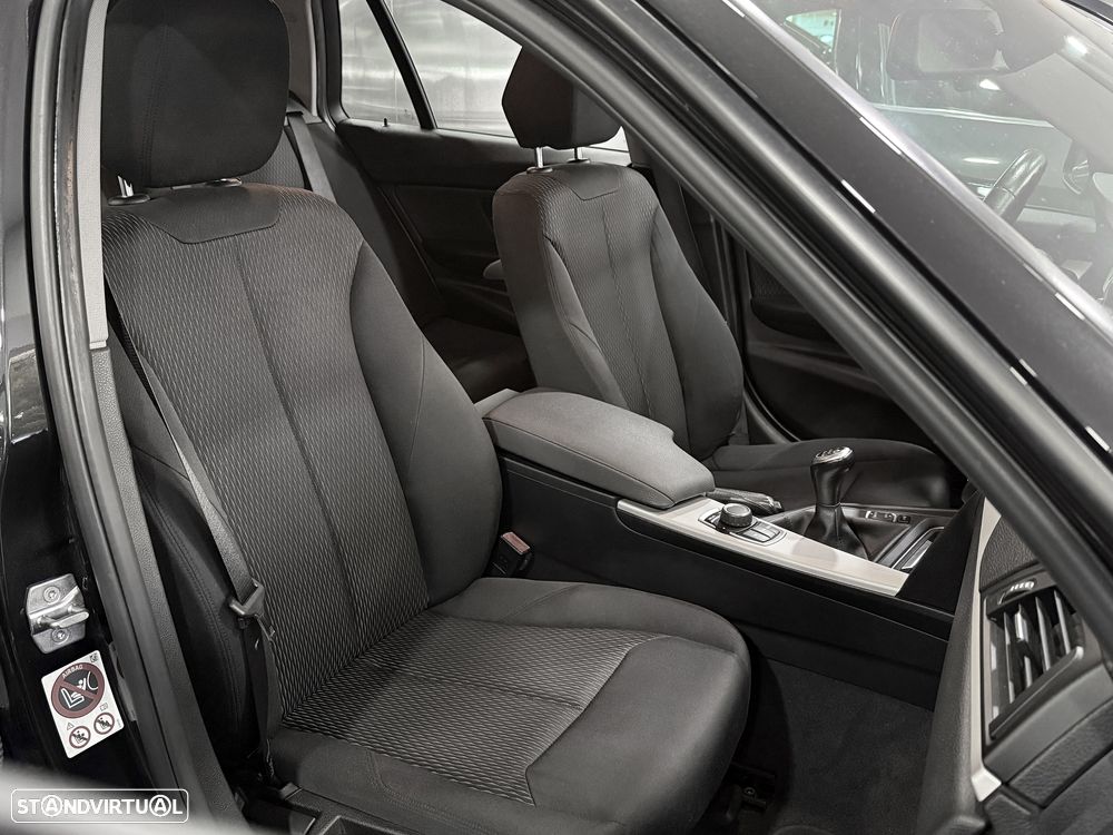 BMW 320 d Touring EfficientDynamics - 12