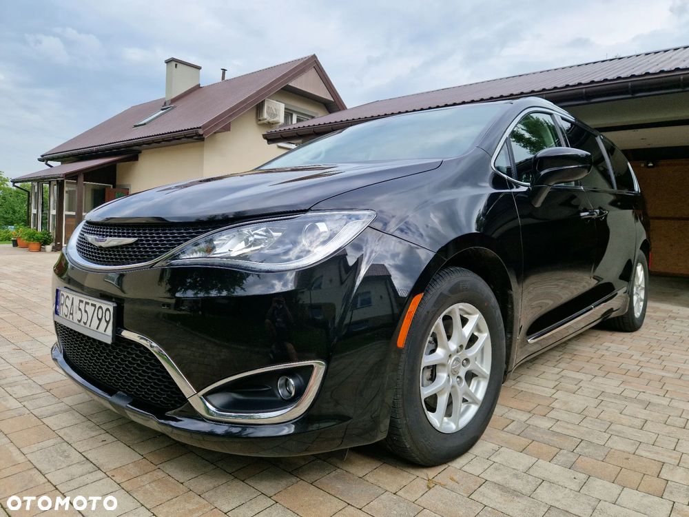 Chrysler Pacifica - 8