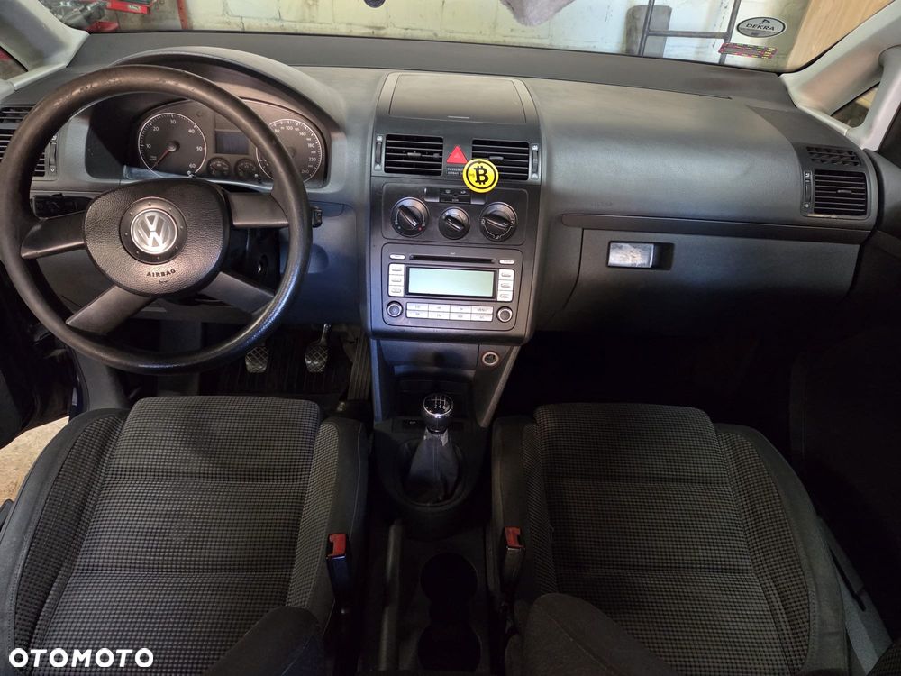 Volkswagen Touran - 12