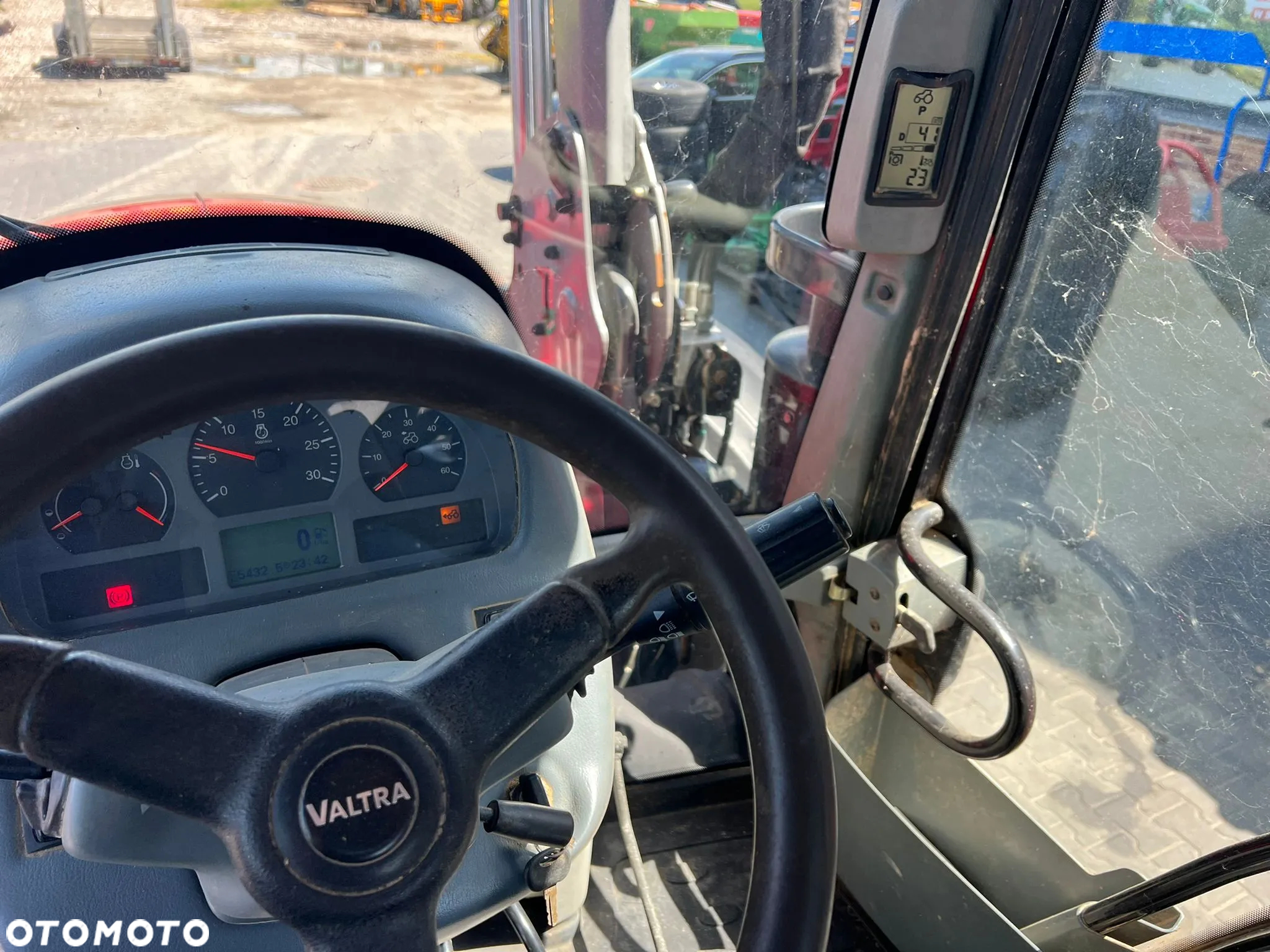 Valtra N 123 1663 DIRECT  JOHN DEERE 6330 - 7