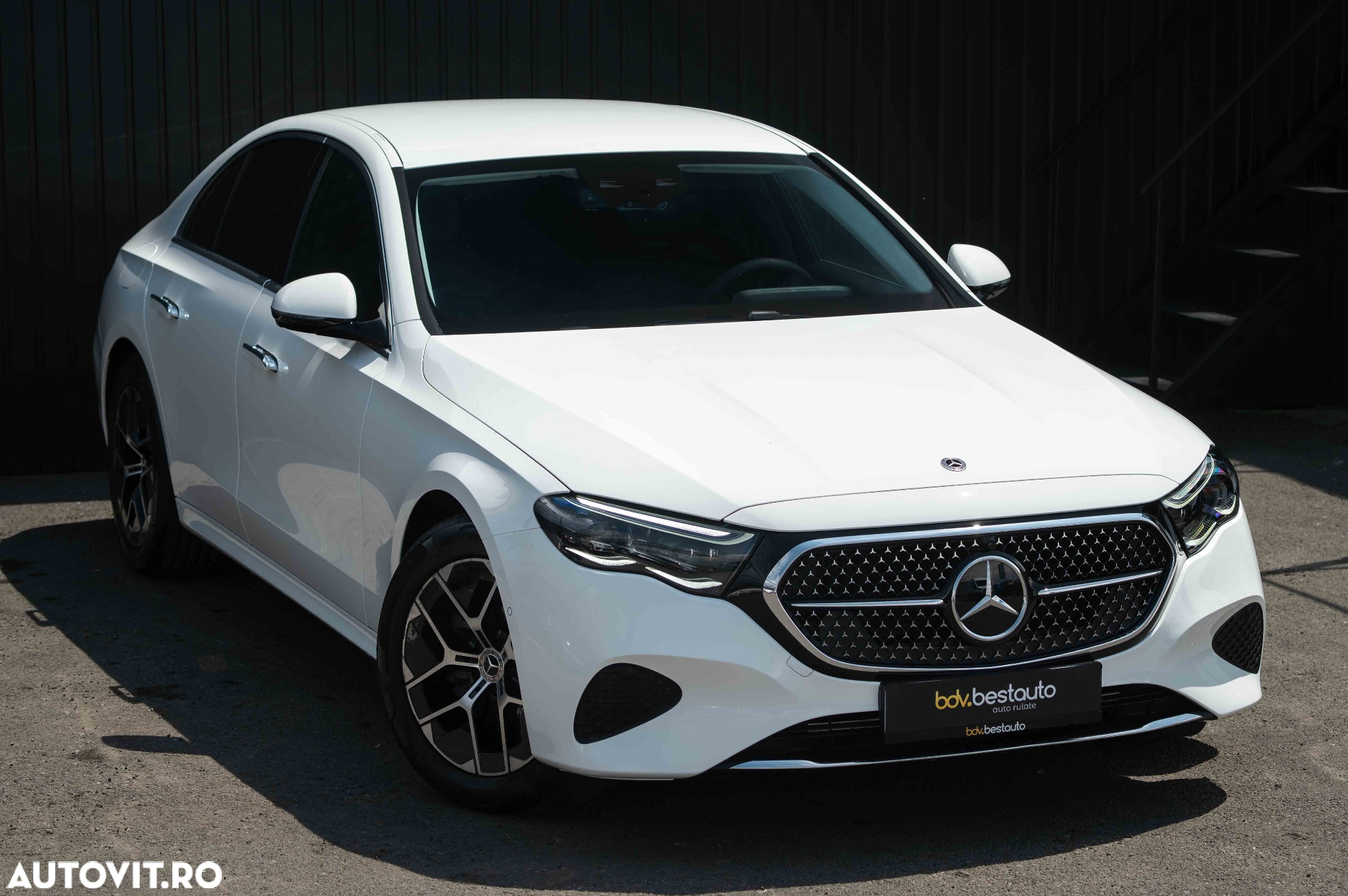 Mercedes-Benz E 220 d 4Matic 9G-TRONIC Edition AVANTGARDE - 3