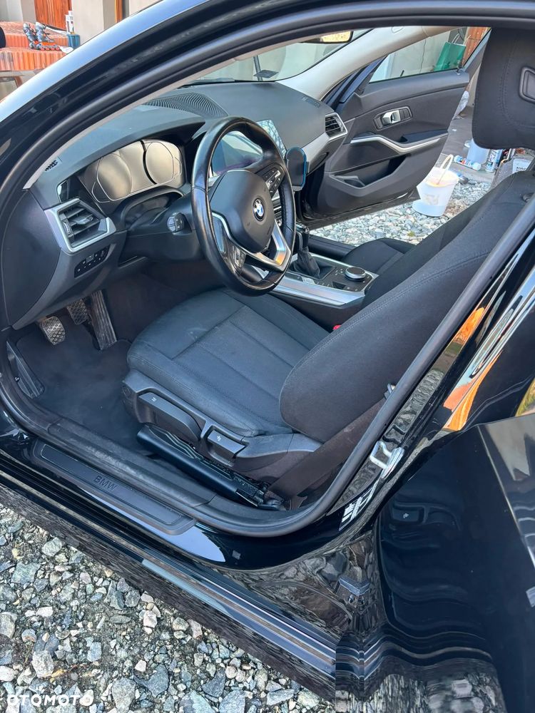 BMW Seria 3 318i - 8