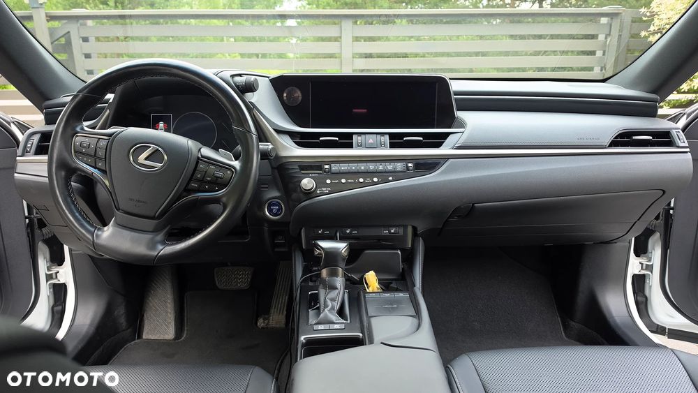 Lexus ES 300h Business Edition - 8