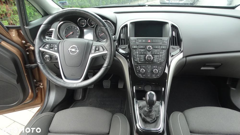 Opel Astra 1.4 T Cosmo S&S - 24