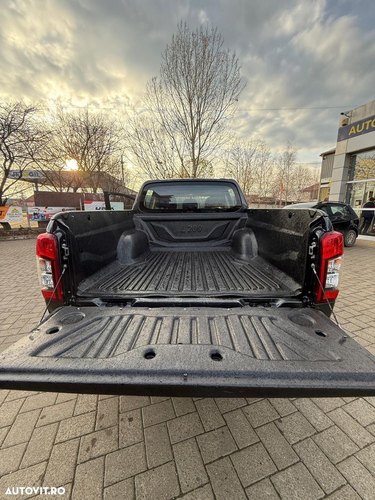Mitsubishi L200 Double Cab 2.2 DI-D M/T Intense - 9