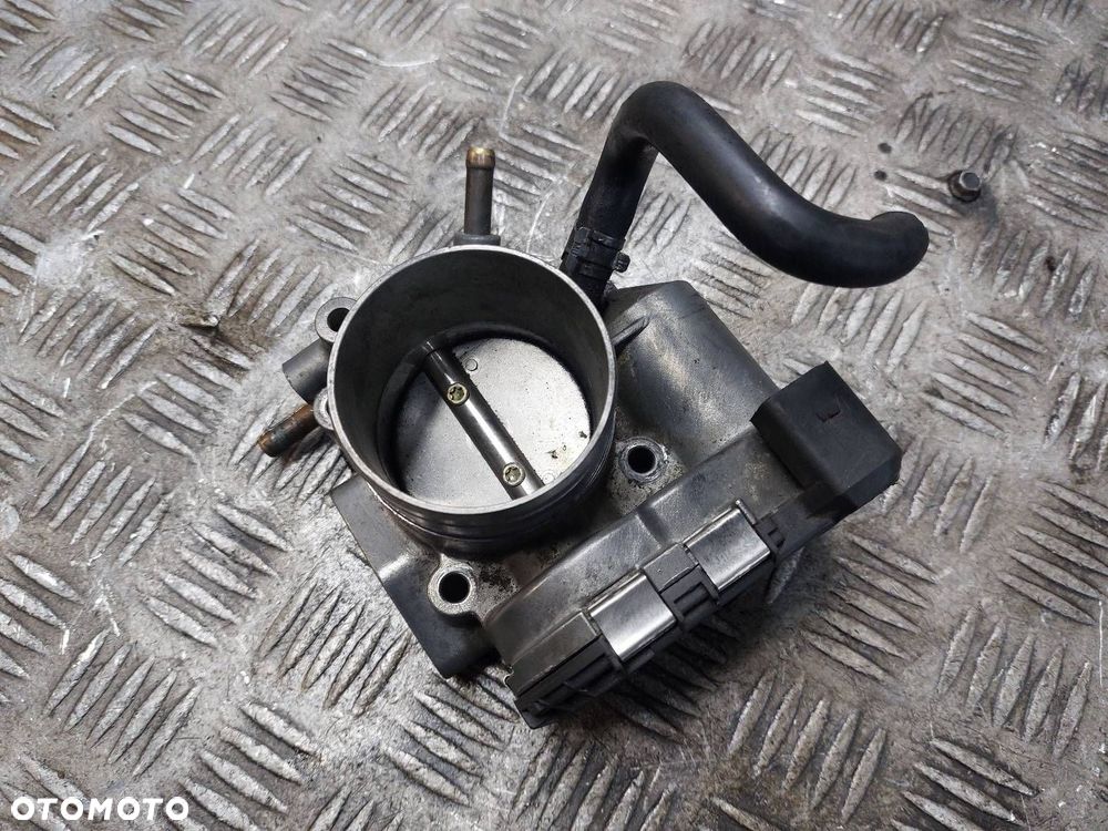 PRZEPUSTNICA AUDI A4 B6 2.0 20V 06D133062 - 1