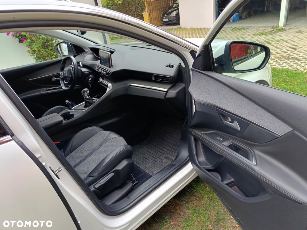 Peugeot 3008 PureTech 130 Stop & Start GPF Allure - 11