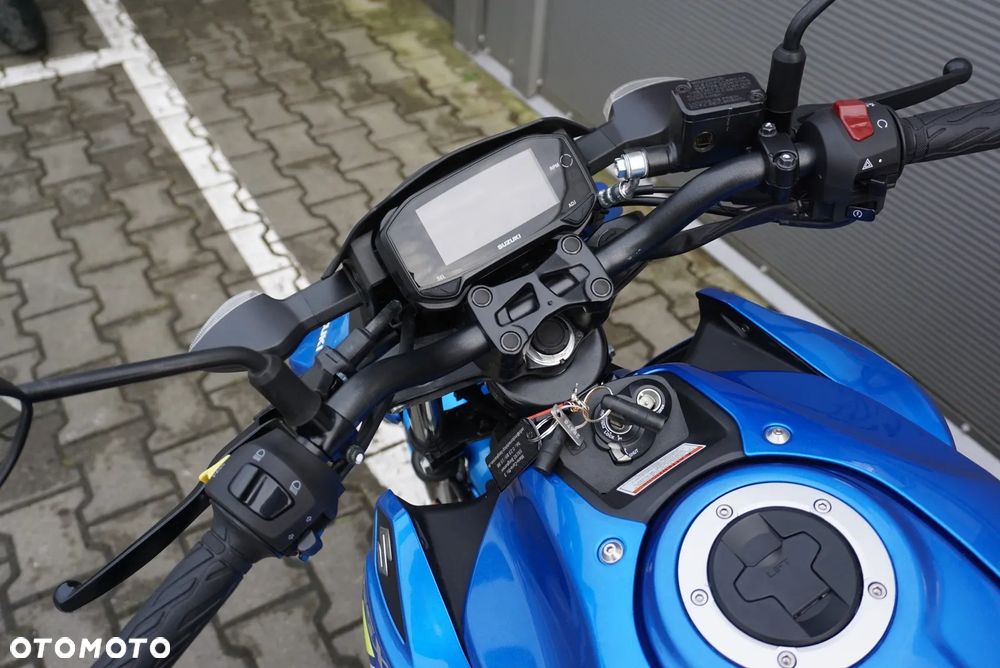 Suzuki GSX - 11