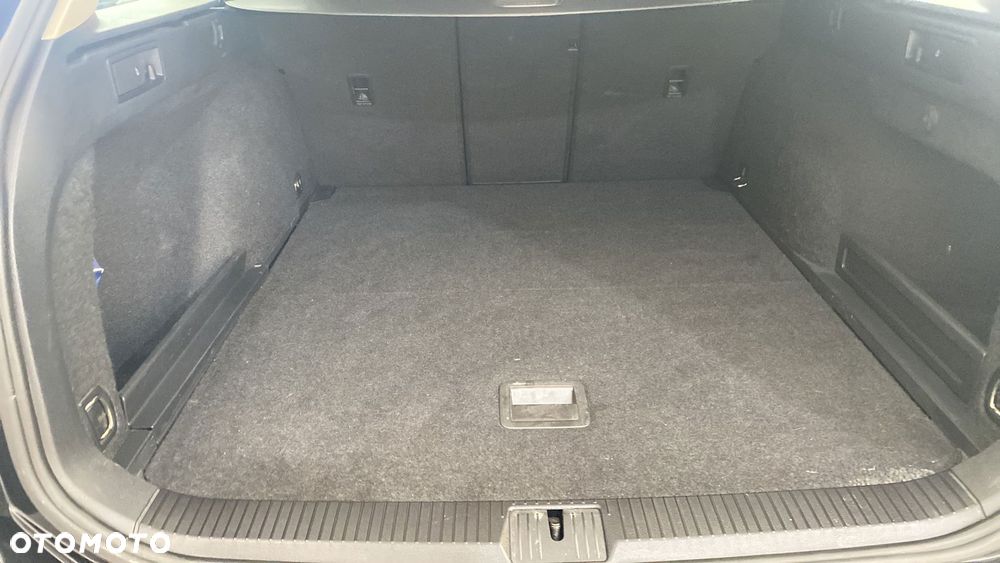 Volkswagen Passat - 12