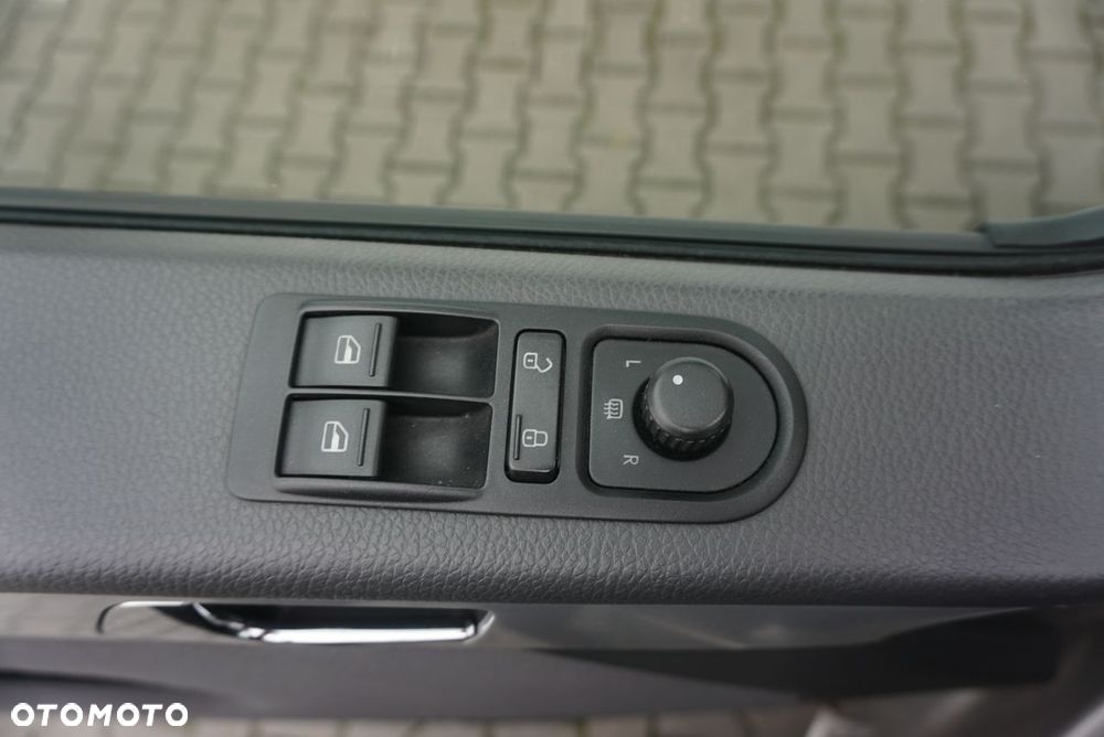Volkswagen Multivan - 12