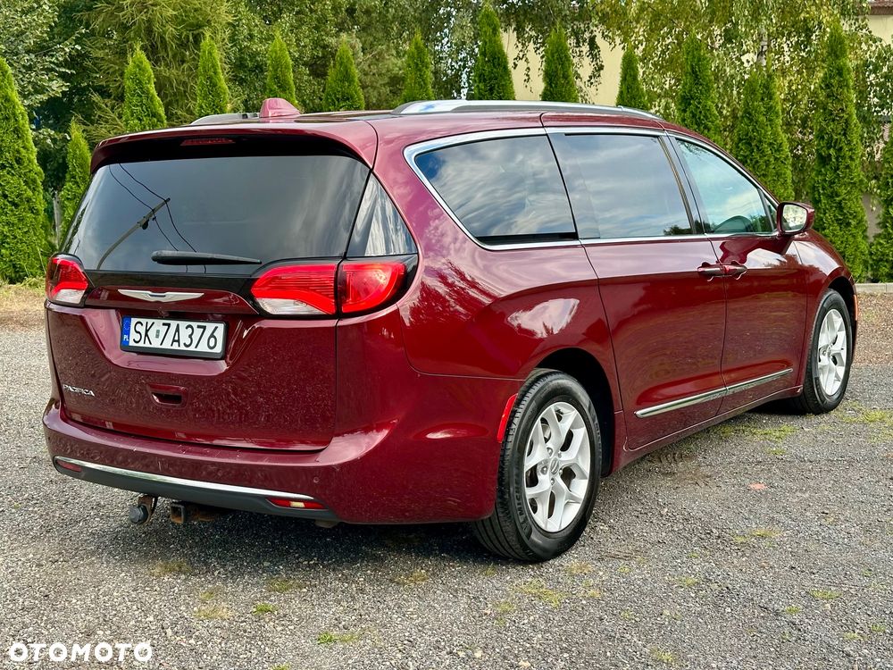 Chrysler Pacifica - 7