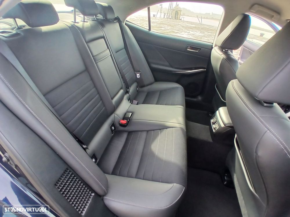 Lexus IS 300H Executive - 18