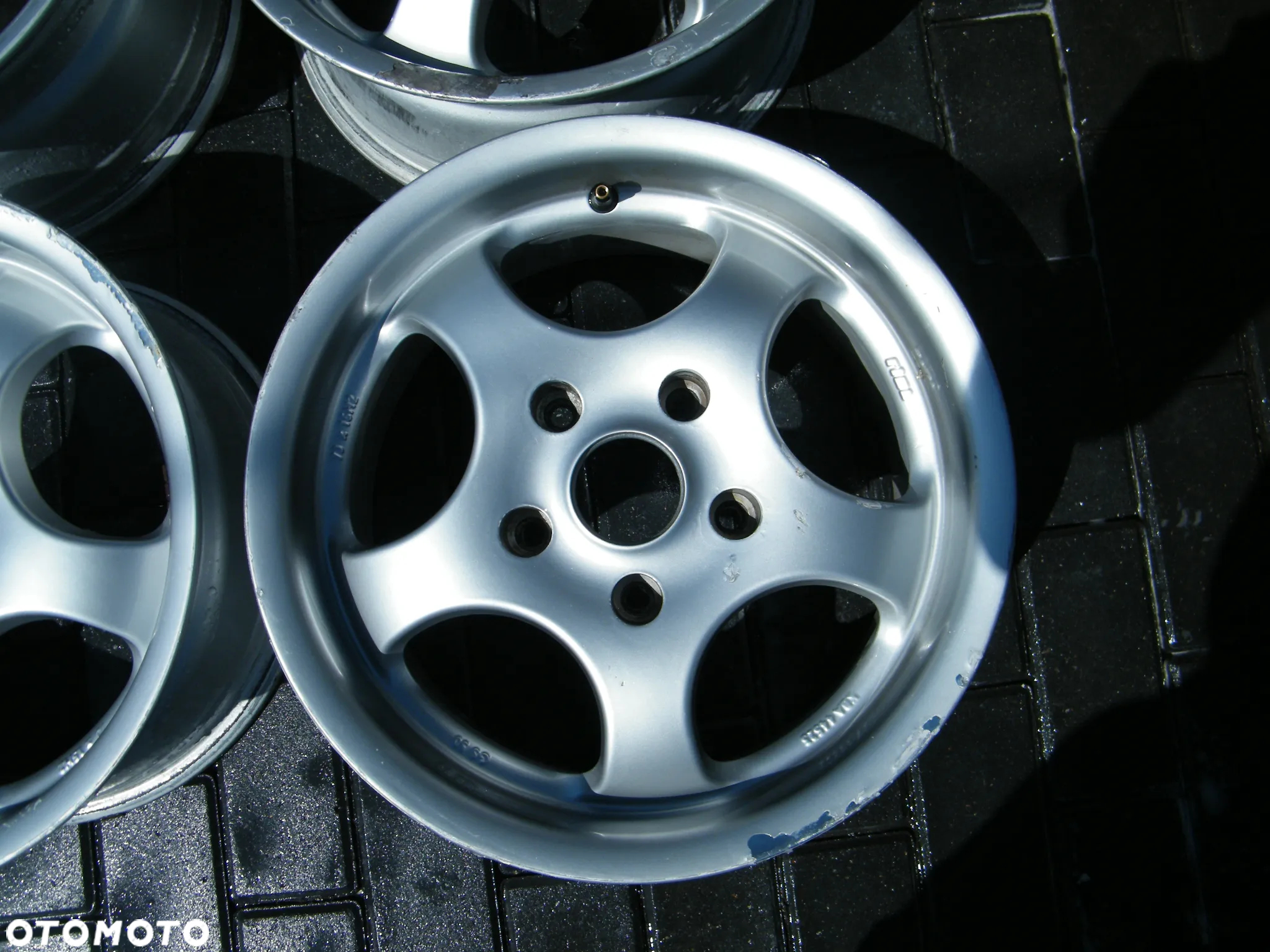 Felgi aluminiowe alufelgi komplet 5x120 ET35 / 7J x 15 otwór 72 - 5