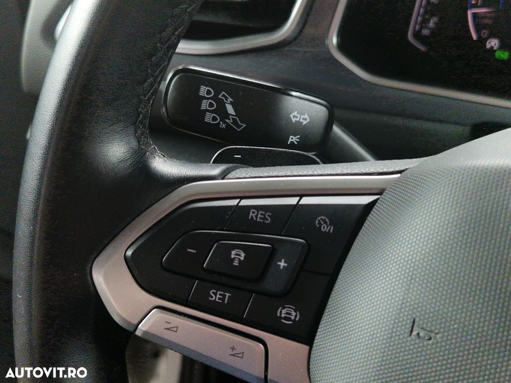 Volkswagen T-Roc - 14