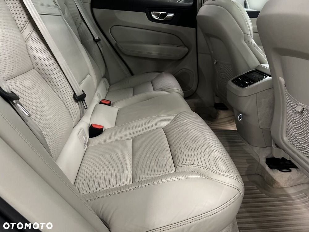 Volvo XC 60 T5 AWD Inscription - 12