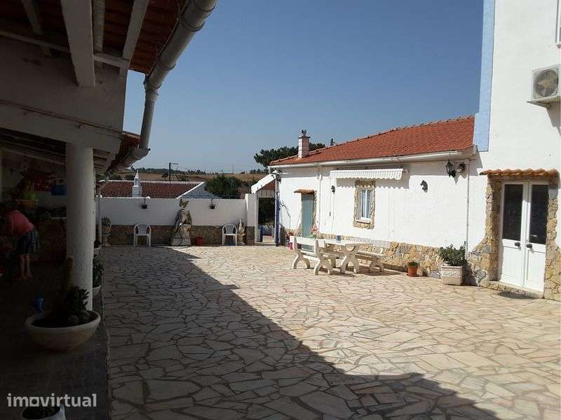 Quinta com 3 moradias, pincina, pinhal e muito espaço - Grande imagem: 2/8