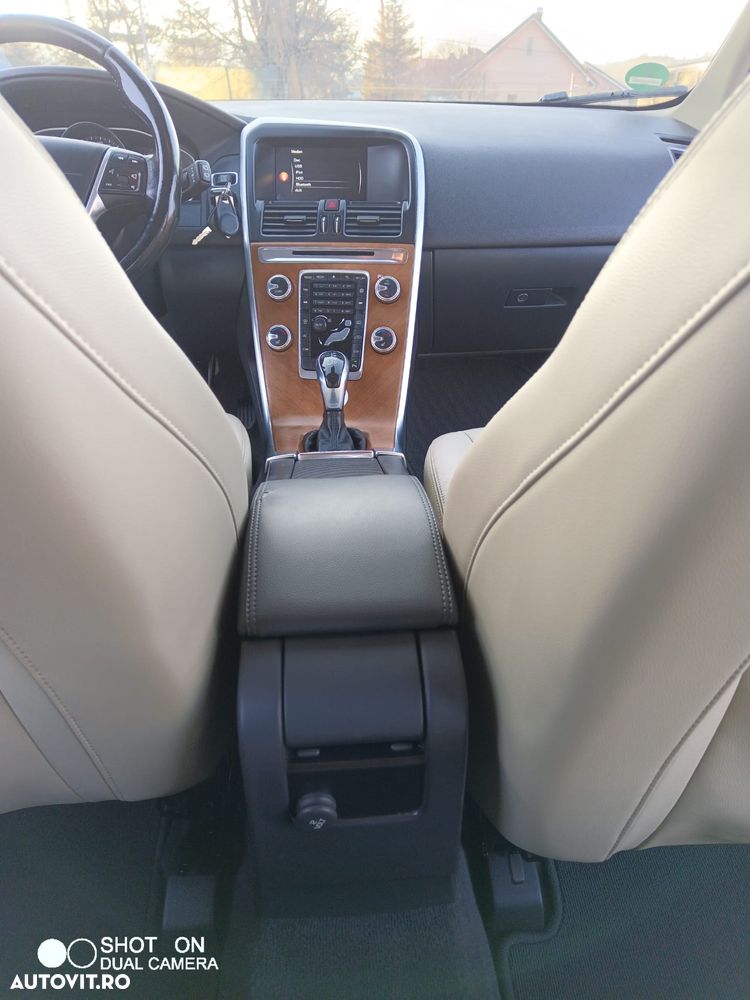 Volvo XC 60 D4 Geartronic Momentum - 4