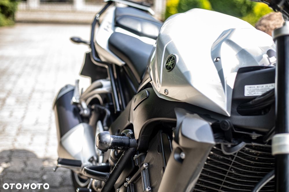 Yamaha FZ - 8