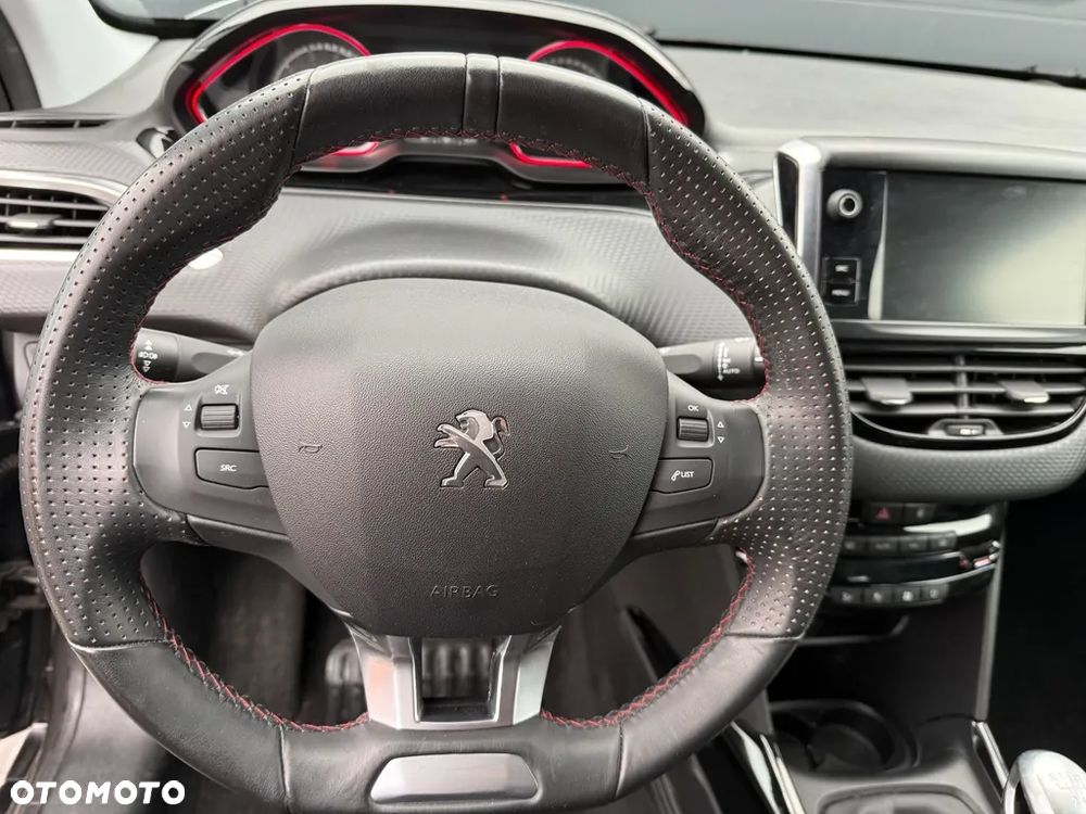 Peugeot 2008 PureTech 130 EAT8 GT - 12