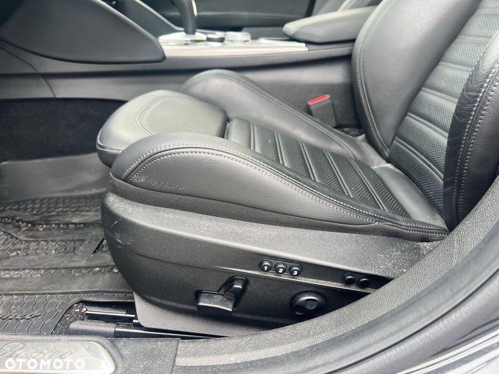 Alfa Romeo Giulia 2.0 Turbo 16V AT8-Q4 Veloce - 10