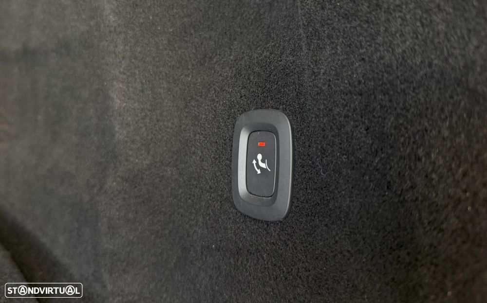 Volvo XC 60 2.0 T6 PHEV R-Design AWD - 43