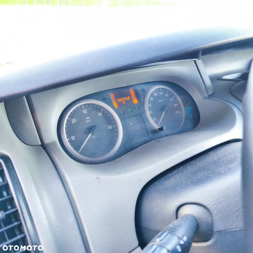 Opel Vivaro L2H1 2.9t - 24