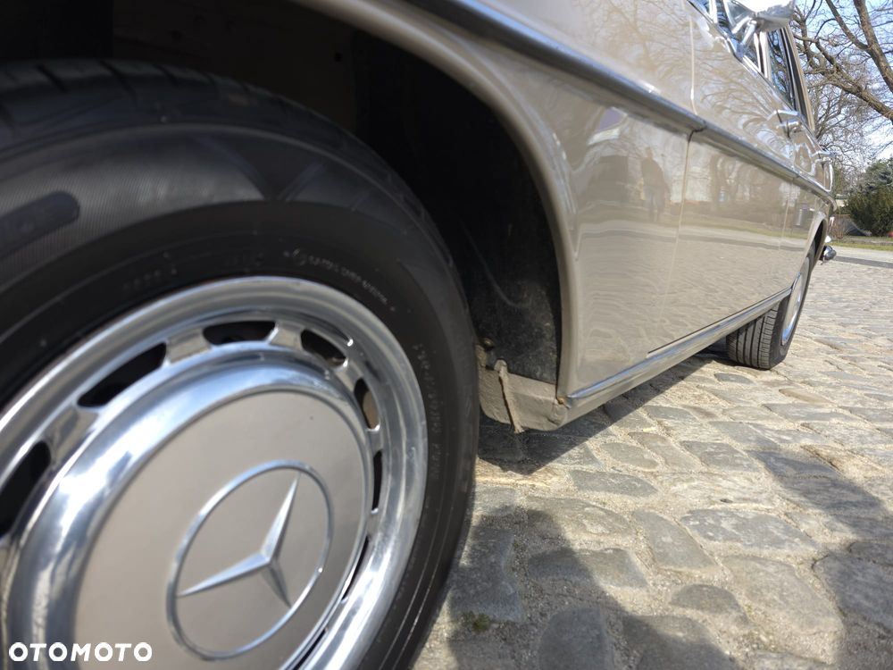 Mercedes-Benz 280 - 8