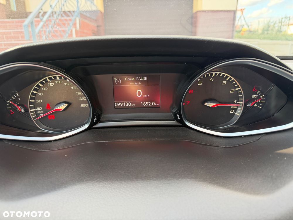 Peugeot 308 1.2 PureTech Allure S&S - 9