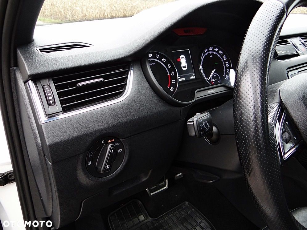 Skoda Octavia ver-2-0-tdi-4x4-rs-challenge-dsg - 22