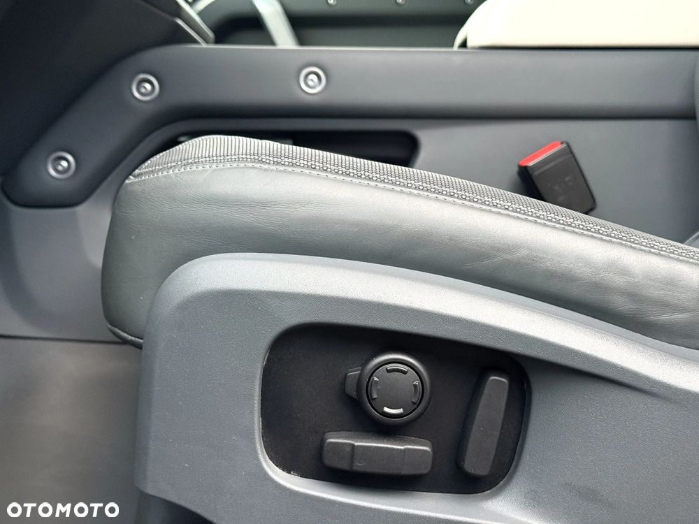 Land Rover Defender 110 D300 X-Dynamic HSE - 20