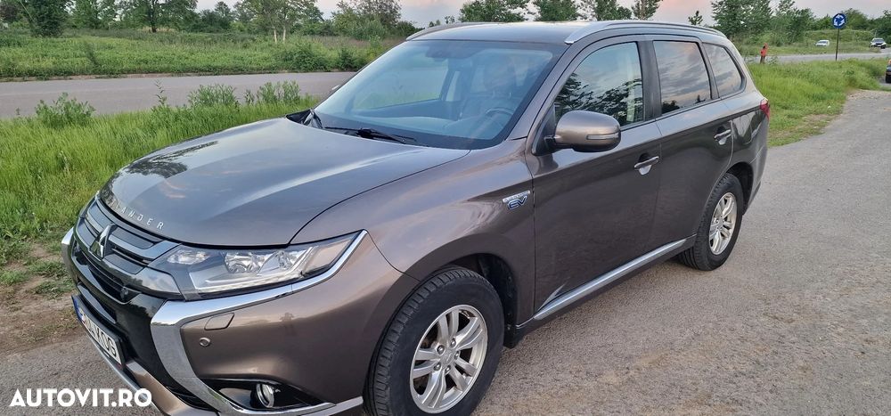 Mitsubishi Outlander 2.0 4WD Plus - 7