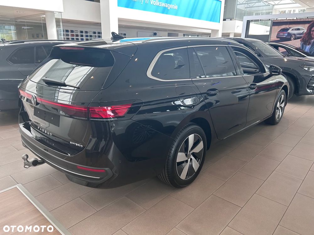 Volkswagen Passat - 4