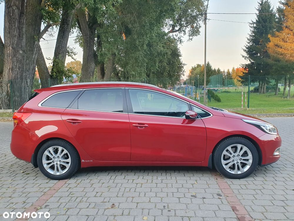Kia Ceed 1.6 GDI SW Dream Team Edition - 11