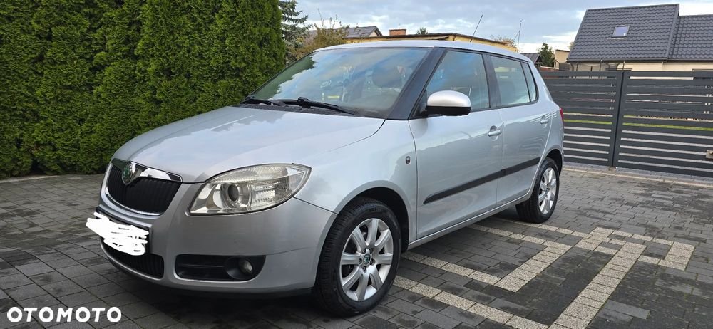 Skoda Fabia 2008 photo 2