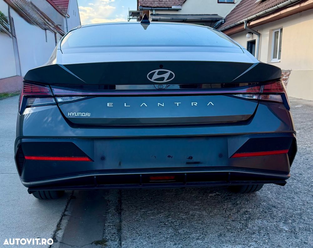 Hyundai Elantra 1.6 l 123 CP CVT Highway - 5