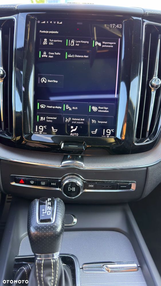 Volvo XC 60 D5 AWD Geartronic RDesign - 33
