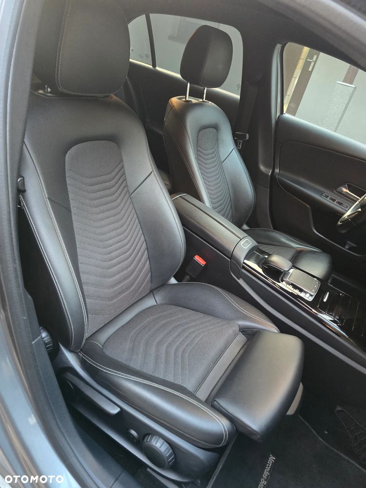 Mercedes-Benz Klasa A 200 Edycja specjalna 7G-DCT - 19